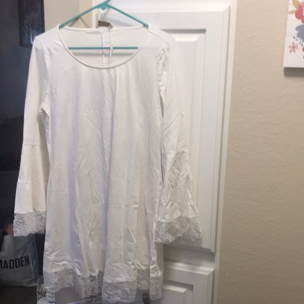 3 for $15 🦋🦋 Kate Kasin White Lace Trim Tunic Top NWOT